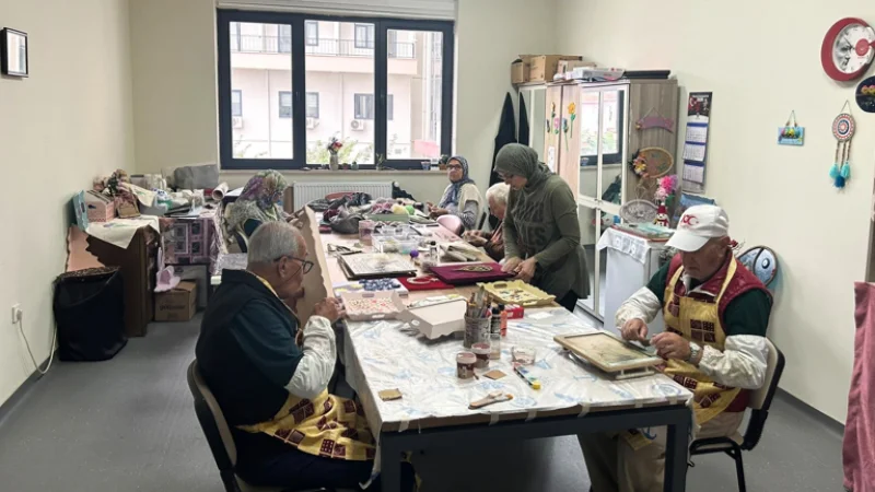 Kocaeli Huzurevi'nde Aktif Yaşlanma İçin Sanat ve Beceri Atölyeleri