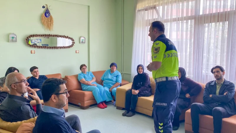 Kocaeli'de Bakım Merkezinde Personele Trafik Güvenliği Eğitimi Verildi
