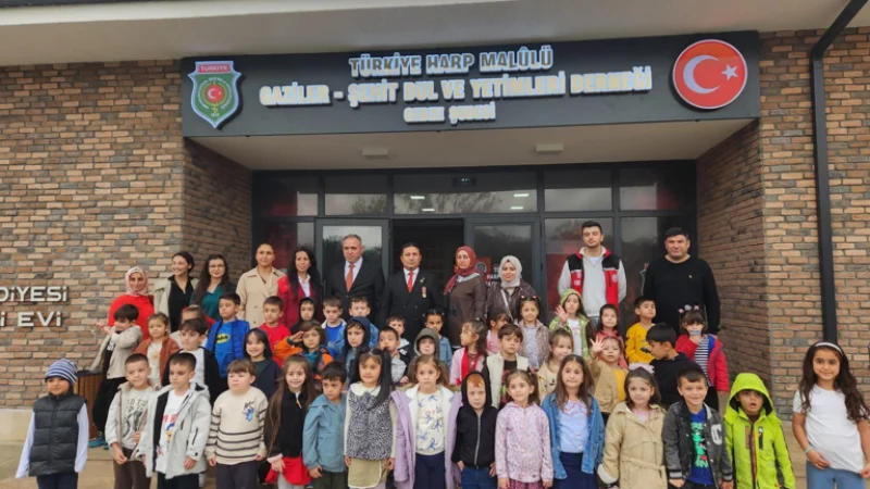 Kocaeli'de Çocuklar ve Vatan Kahramanları Yeniden Bir Araya Geldi