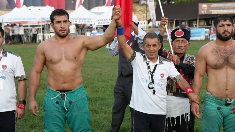 Kozan'da 10. İsmet Atlı Karakucak Güreşleri'nde Başpehlivan Efe Anıl Al Oldu