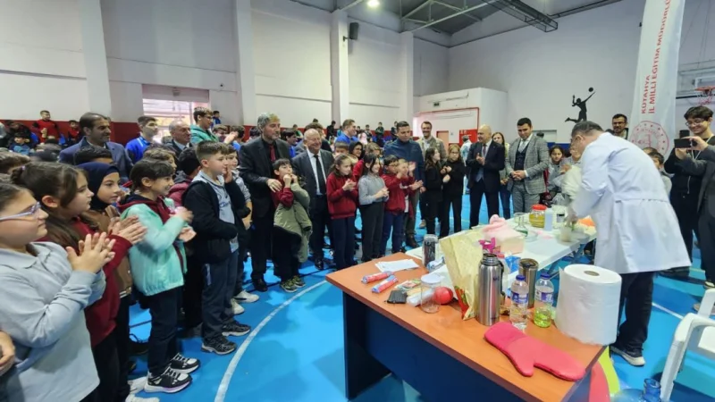 Kütahya'da "Bilimin Kütahya Sahnesi" TÜBİTAK 4007 Bilim Şenliği Düzenlendi