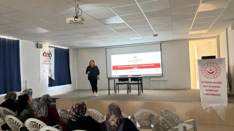 Kütahya'da Velilere Yönelik Aile Bilgilendirme Eğitimleri Düzenlendi