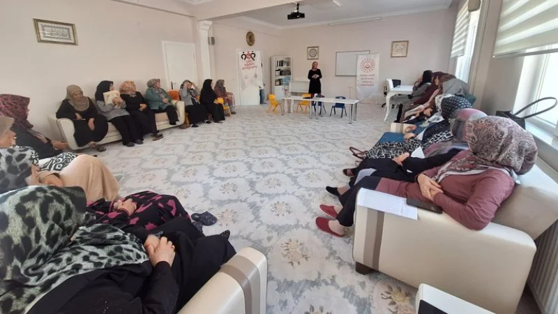 Kütahya'da Yaşlılara Yönelik Yaşam Boyu Öğrenme Eğitimleri Düzenlendi
