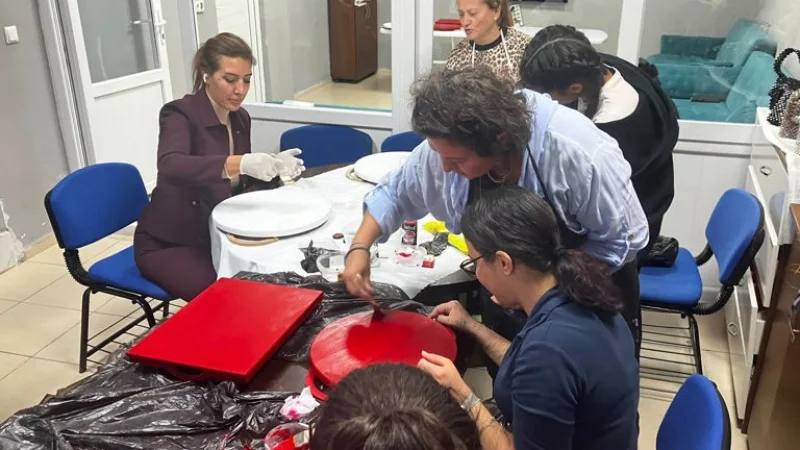 Manisa'da Çocuklar El Sanatları Atölyesinde Yeteneklerini Sergiledi