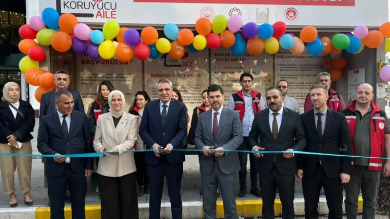 Mardin'de Koruyucu Aile Sistemine Dikkat Çekmek İçin 'Koruyucu Aile Durağı' Açıldı
