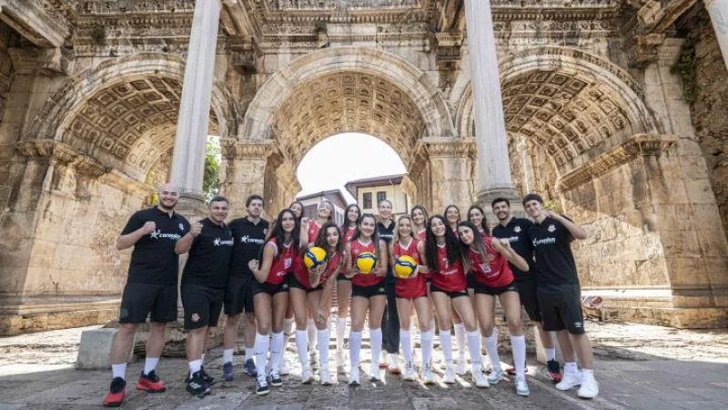 Muratpaşa'nın Sultanları Set Vermeden Zirveye Yürüyor