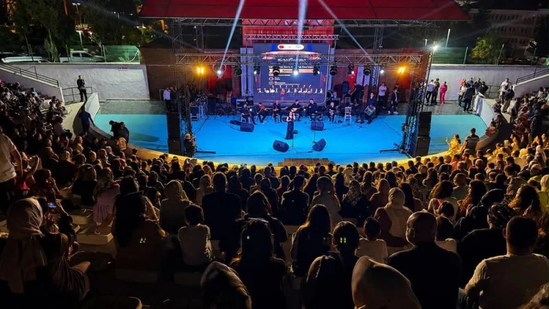 Şanlıurfa Devlet Türk Halk Müziği ve Sıra Gecesi Topluluğu Kilis'te Müzik Ziyafeti Sundu