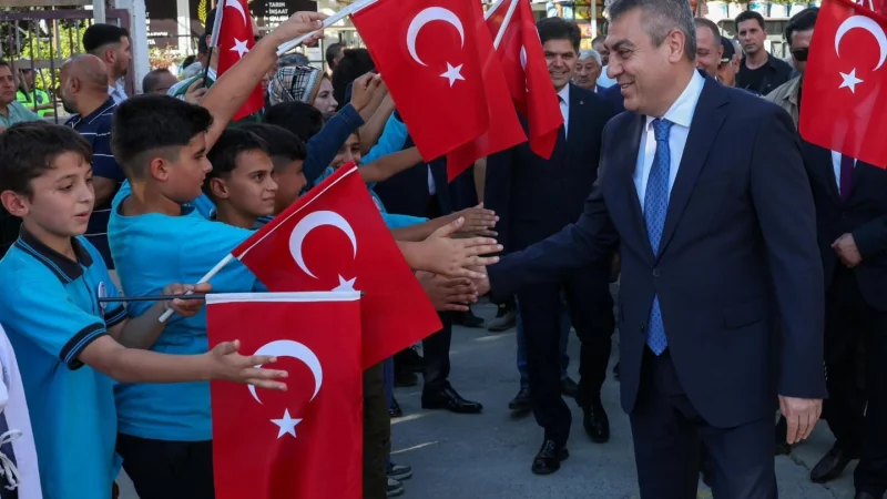 Tarsus'ta 'Her Mahalle Bir Mersin' Buluşması: Kamu Hizmetleri Vatandaşın Ayağına Gitti