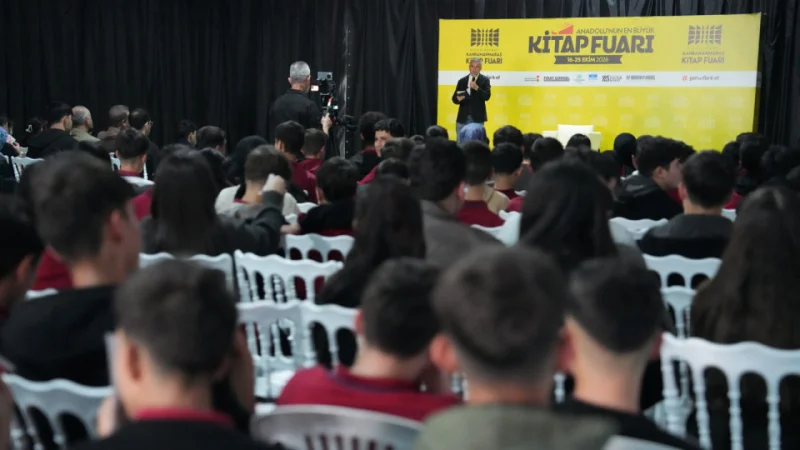 Usta Gazeteci Hakan Çelik, Kahramanmaraş Kitap Fuarı'nda Gençlerle Buluştu