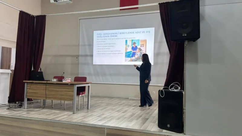 Afyonkarahisar'da Bakım Merkezi Personeline Ağız ve Diş Sağlığı Eğitimi