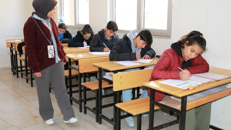 Akçakale'de ÖSYM Formatında YKS Provası: Dereceye Girenlere Ödül