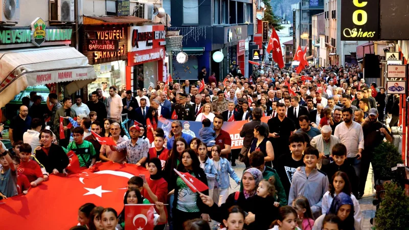 Artvin'de 15 Temmuz Demokrasi ve Millî Birlik Günü Yürüyüşü Düzenlendi