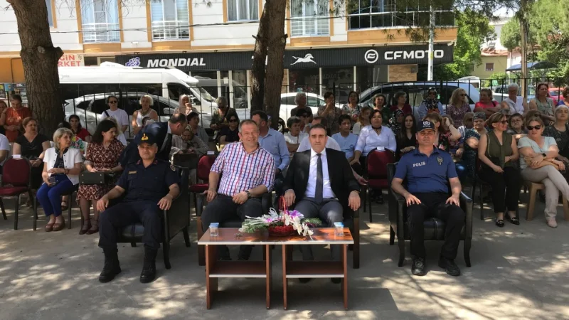 Balıkesir Gömeç'te Hayyat Boyu Öğrenme Haftası Kapsamında Yıl Sonu Sergisi Açıldı