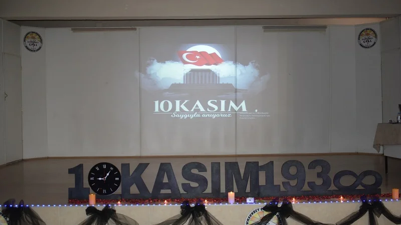 Balıkesir'in Dursunbey İlçesinde 10 Kasım Atatürk'ü Anma Programı Gerçekleştirildi