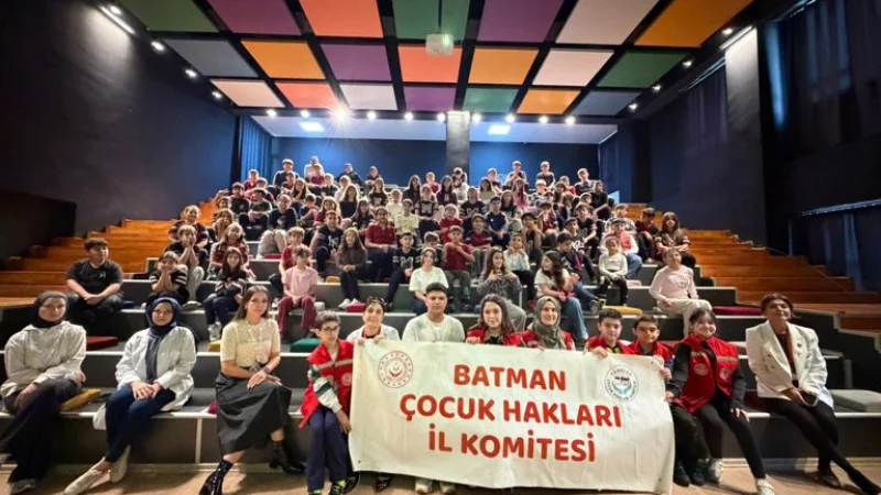 Batman'da Çocuk Hakları İl Komitesi Üyesinden Akran Eğitimi Sunumu