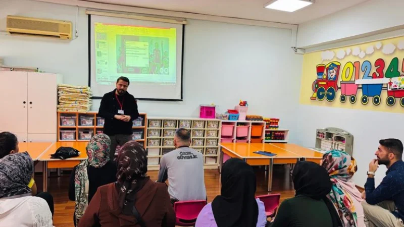 Batman'da Velilere Yönelik Güvenli ve Bilinçli Çocuk Yetiştirme Eğitimi Veriliyor