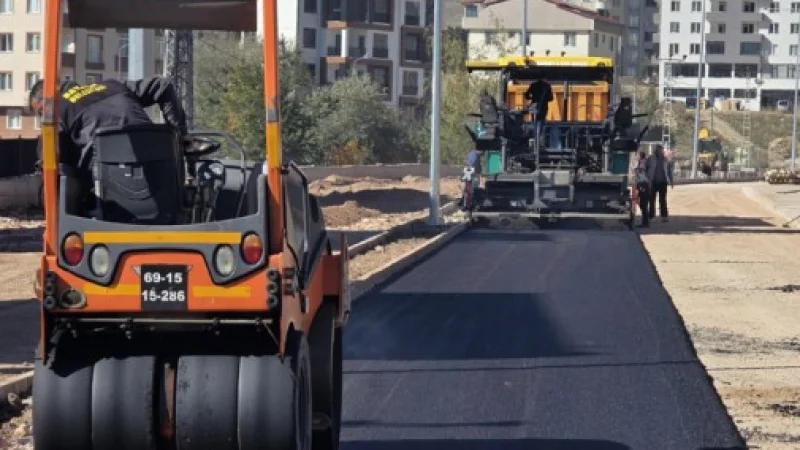 Bayburt'ta Üstyapı Çalışmaları Sürüyor: Paşa Caddesi Asfaltlanıyor