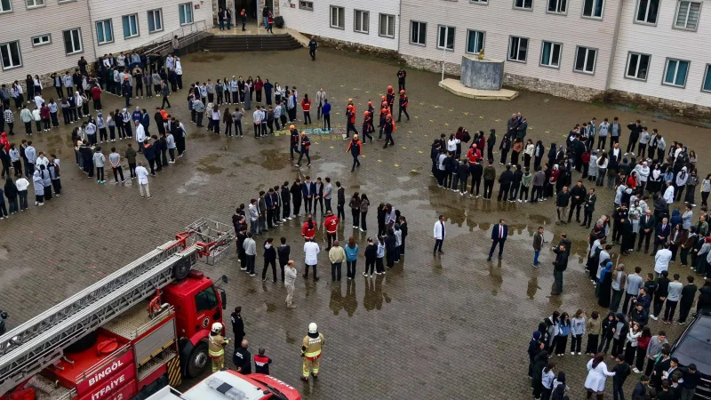 Bingöl'de 364 okulda eş zamanlı deprem ve tahliye tatbikatı