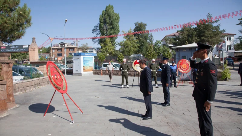 Bitlis'in Ahlat İlçesinde 30 Ağustos Zafer Bayramı Törenle Kutlandı