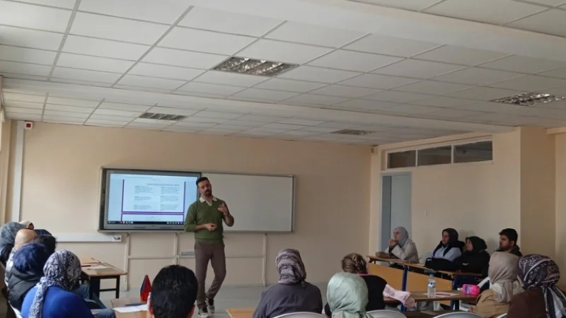 Bitlis'te Ebeveynlere 'Doğum Öncesi Dönemden Ergenliğe Gelişim' Eğitimi
