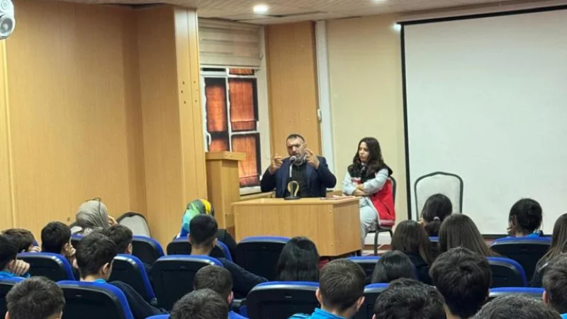 Bitlis'te Gaziler ve Öğrenciler 'Vatan ve Kahramanlar' Buluşmasında Bir Araya Geldi