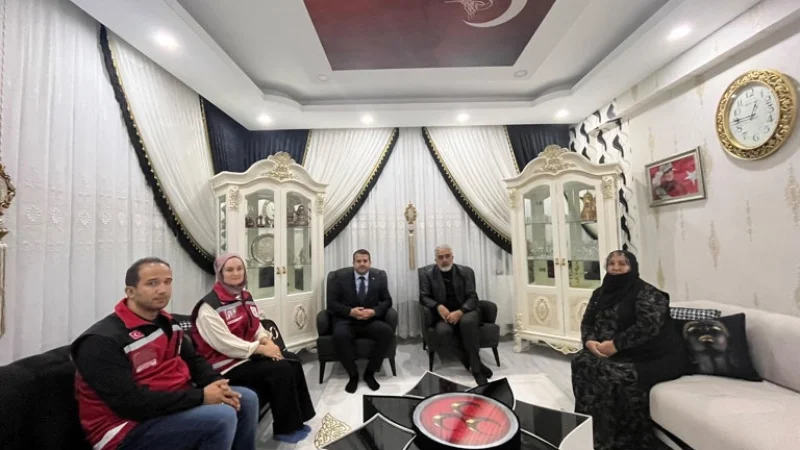 Bitlis'te Şehit Ailesine Anlamlı Ziyaret