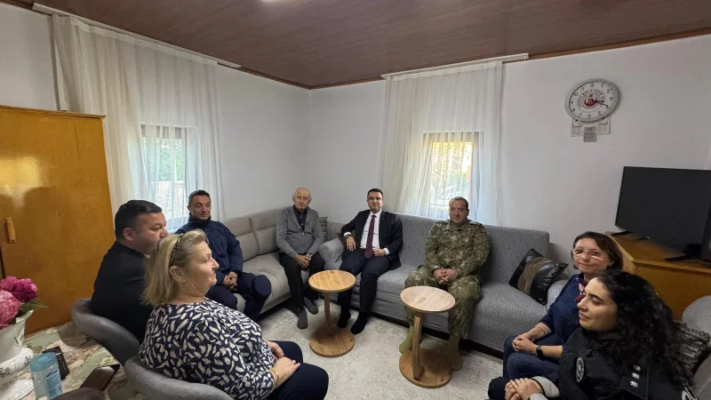 Bozcaada Kaymakamı Oğuzhan Altunay'dan Kıbrıs Gazisine Ziyaret