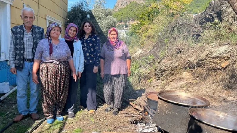 Bozyazı'da Geleneksel Keçiboynuzu Pekmezi Üretimi Yerinde İncelendi
