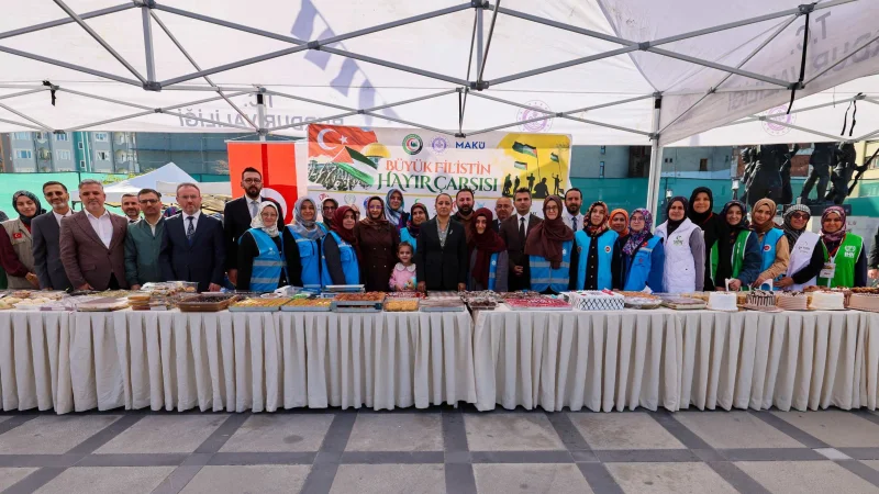 Burdur'da Filistin'e Destek İçin Hayır Çarşısı Kuruldu
