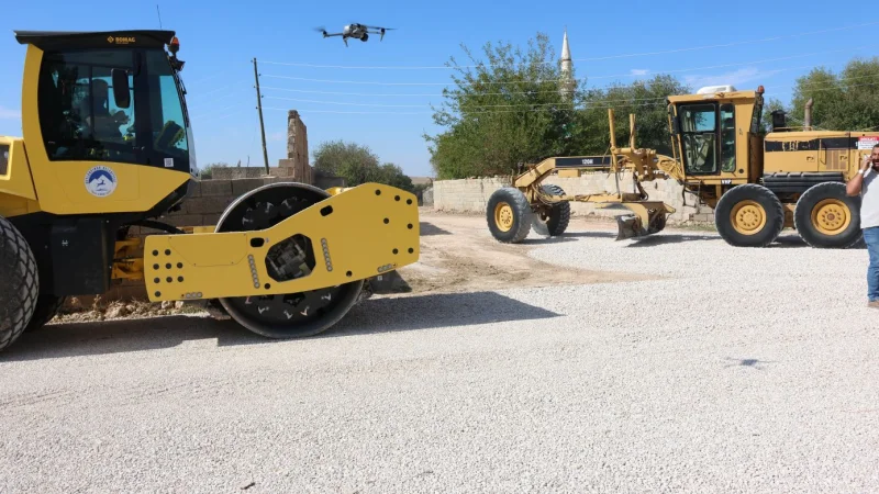 Ceylanpınar'da Kırsal Mahalleler İçin Yol İyileştirme Çalışmaları Sürüyor