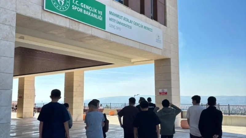 Çorum'da Çocuk Evleri Sitesi sakinleri Mahmut Atalay Gençlik Merkezi'nde ağırlandı