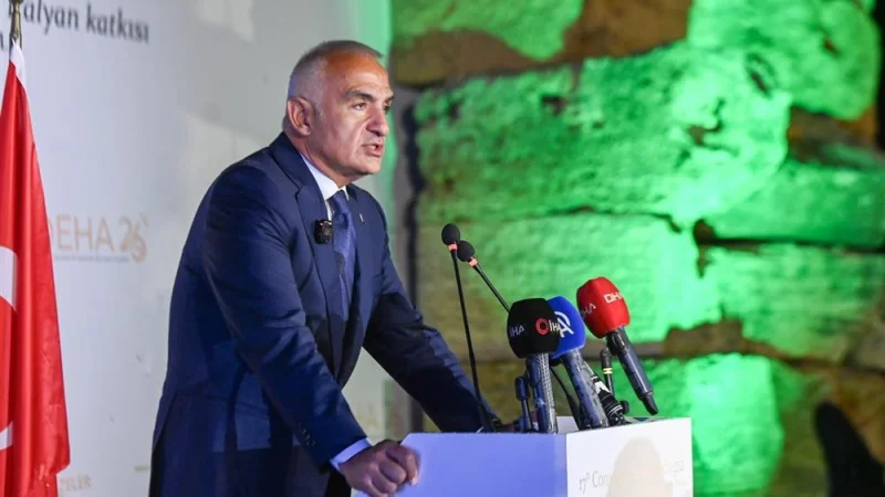 Denizli'de Uluslararası Arkeoloji Zirvesi: İtalyan ve Türk Bakanlar Bir Araya Geldi