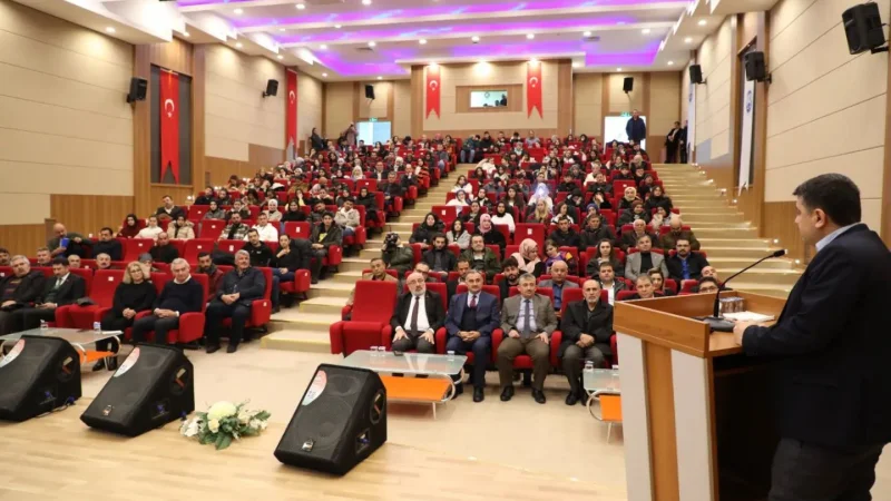 Develi'de Çilek Üretimini Geliştirme Toplantısı Gerçekleştirildi