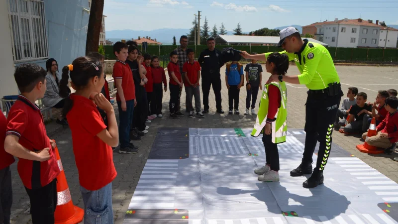 Dodurga'da Öğrencilere Trafik Bilinci Eğitimi Verildi