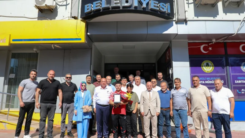 Dünya ve Avrupa Şampiyonu Hacı İsmail Bekar Memleketi Sakarya'da Coşkuyla Karşılandı