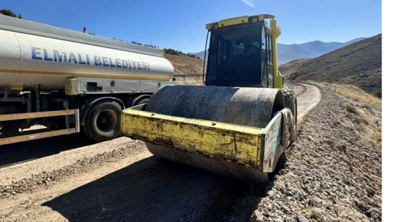Elmalı'da İlyağı ve Kızılpınar Mahallelerinde Yol Çalışmaları Başladı