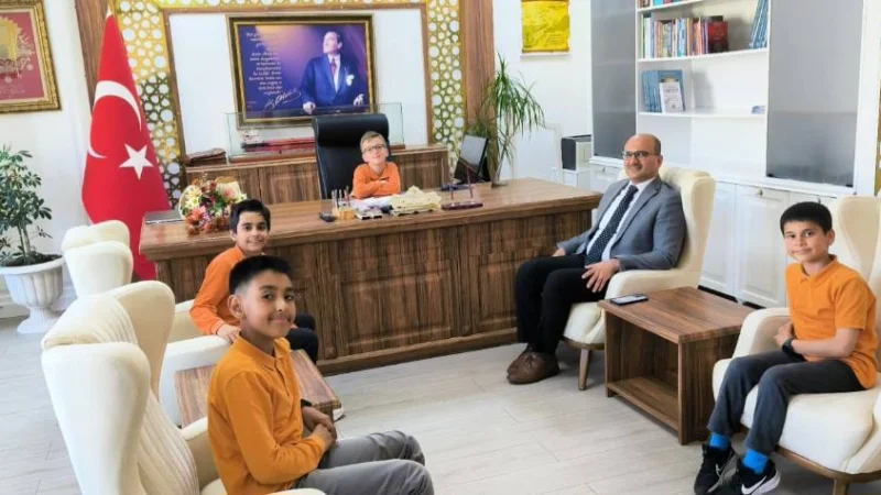 Gelibolu'da Öğrencilerden 23 Nisan Ziyareti