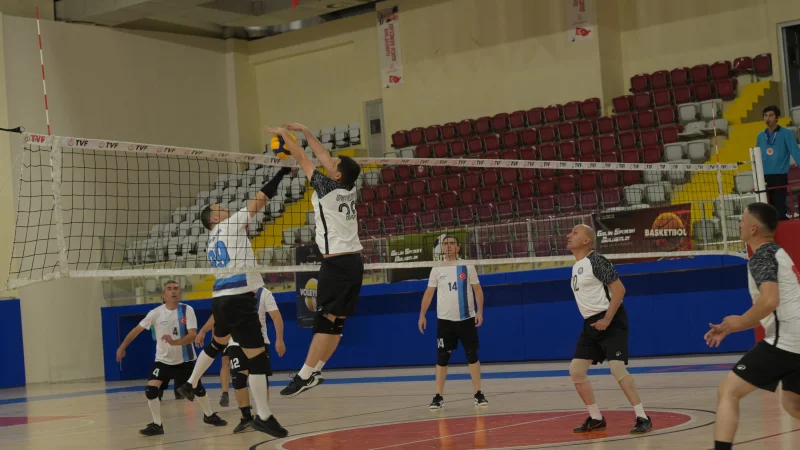 Isparta'da Kamu Spor Oyunları Heyecanı: Voleybolda Çekişmeli Müsabakalar Sürüyor
