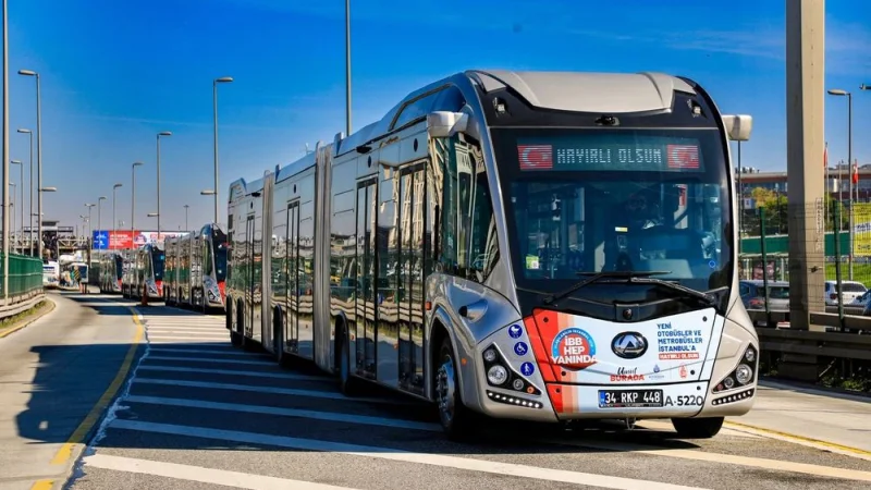 İstanbul'un Yeni Metrobüsleri Sefere Başladı