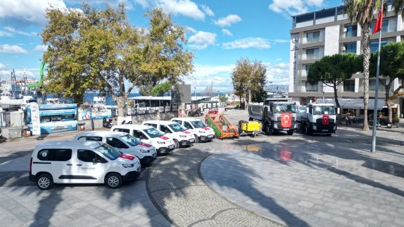 İzmir Dikili'de Yatırım Atağı: Filoya 9 Yeni Araç, Doğalgazda Yeni Etap ve Otogar İhalesi