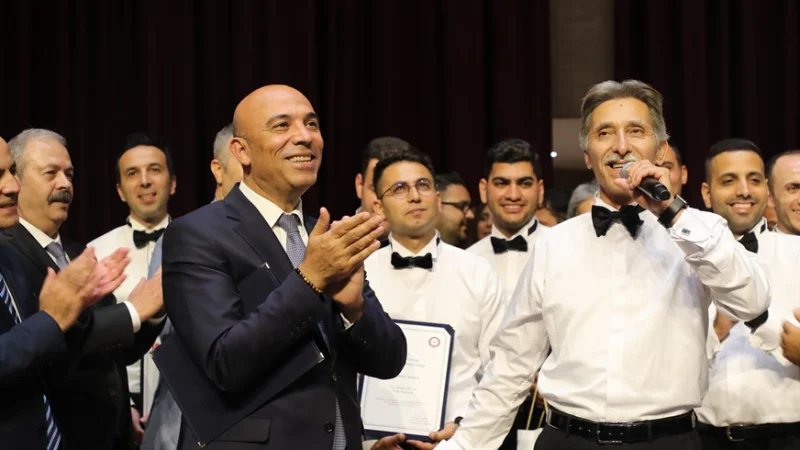 İzmir Emniyet Müdürlüğü Personelinden Oluşan Koro İlk Konserini Verdi