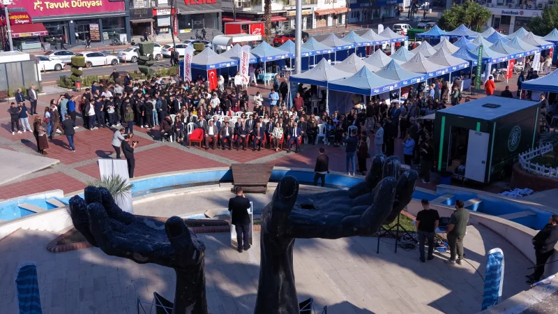 İzmir'de Kariyer ve İş Fuarı Düzenlendi: 45 Firma Katıldı