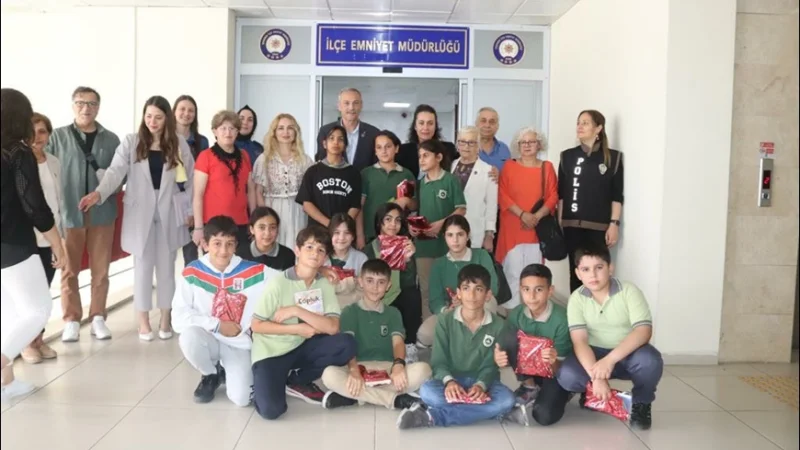 İzmir'de Öğrencilere Emniyet Teşkilatı Tanıtıldı