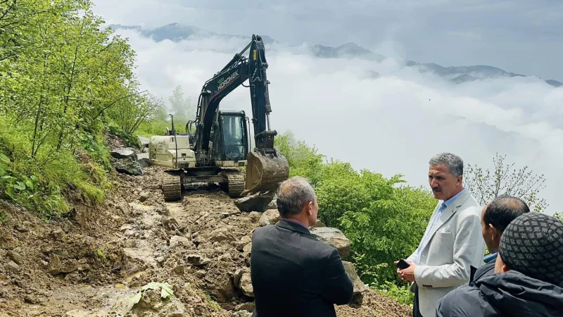 Kabadüz'de Heyelan Meydana Gelen Mağlak Yolunda Tahkimat Çalışmaları Sürüyor