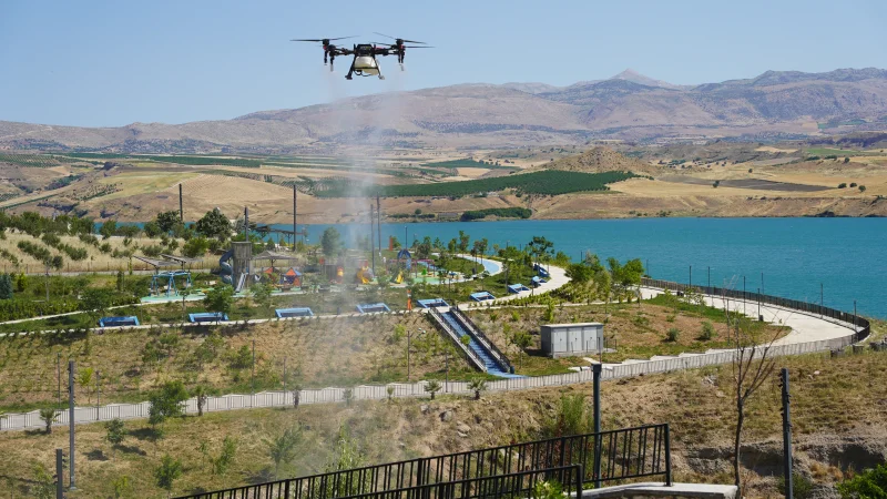 Kahta Millet Bahçesi'nde Drone Destekli İlaçlama Çalışması