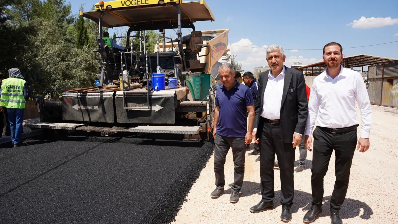 Kahta'da Yılın İlk Asfalt Serimi Yeni Mahalle'de Gerçekleştirildi