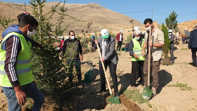 Keban’da 11 Kasım Milli Ağaçlandırma Günü'nde 10 Bin Fidan Toprakla Buluştu