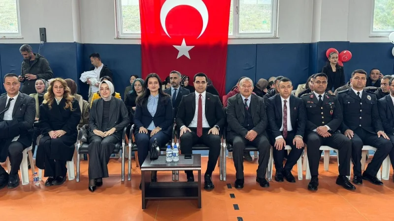 Kemah'ta 23 Nisan Ulusal Egemenlik ve Çocuk Bayramı Coşkuyla Kutlandı