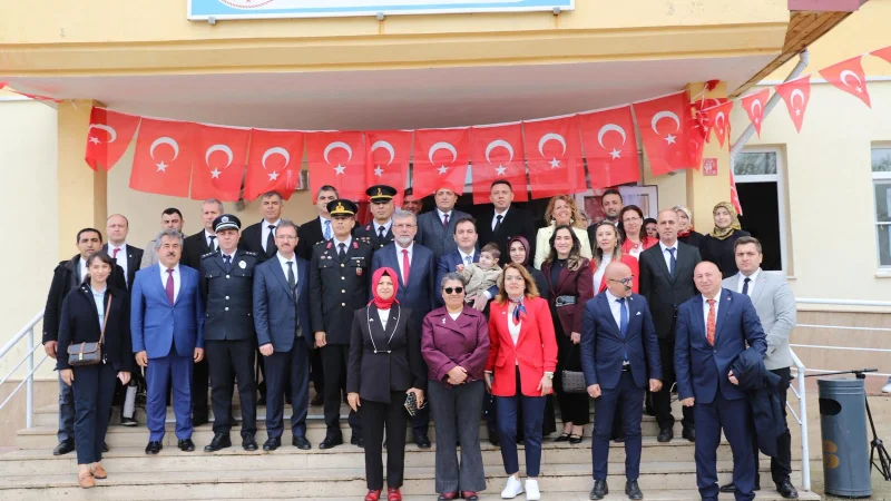 Kepsut'ta 23 Nisan Coşkusu Cumhuriyet İlkokulu'nda Yaşandı