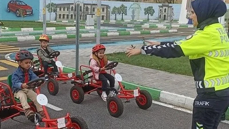 Kilis'te Trafik Eğitim Parkı'nda Öğrencilere Uygulamalı Trafik Eğitimi